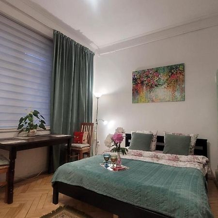 Central Apartment On Rynok Square Lviv Ngoại thất bức ảnh