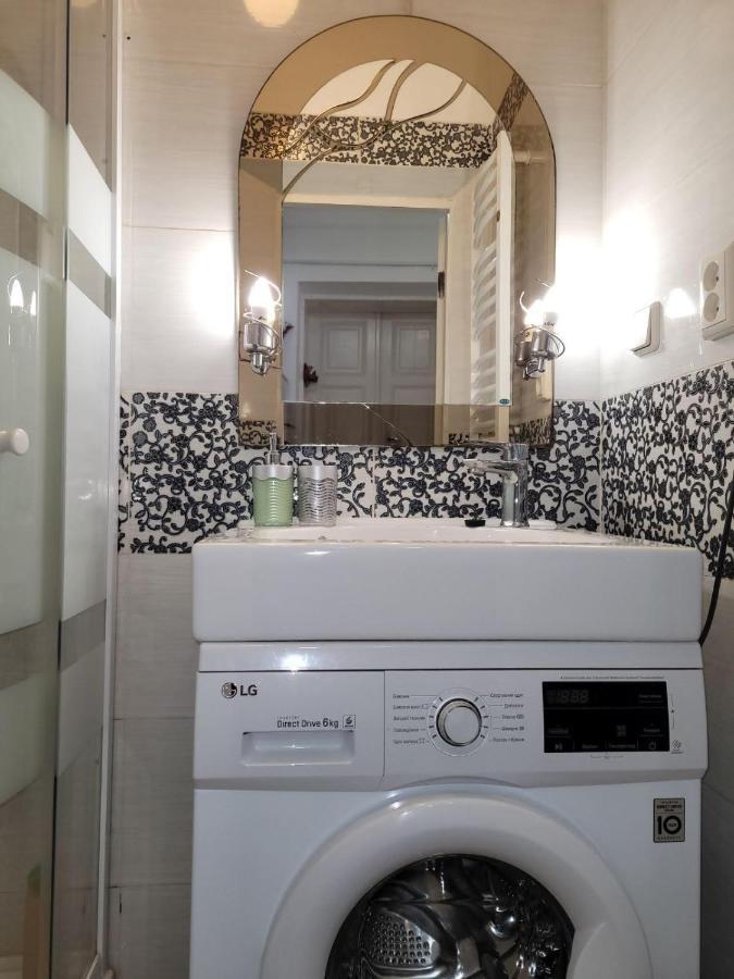 Central Apartment On Rynok Square Lviv Ngoại thất bức ảnh