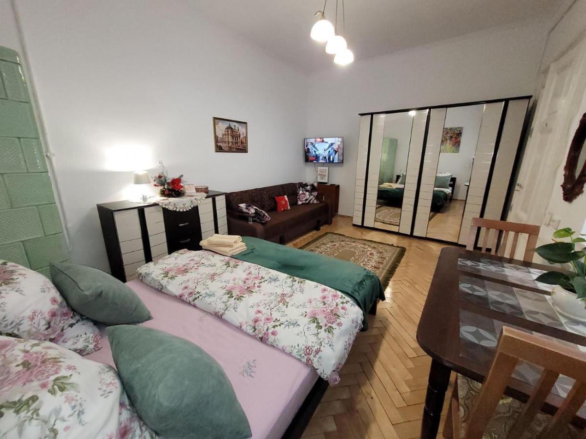 Central Apartment On Rynok Square Lviv Ngoại thất bức ảnh