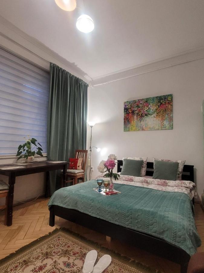 Central Apartment On Rynok Square Lviv Ngoại thất bức ảnh